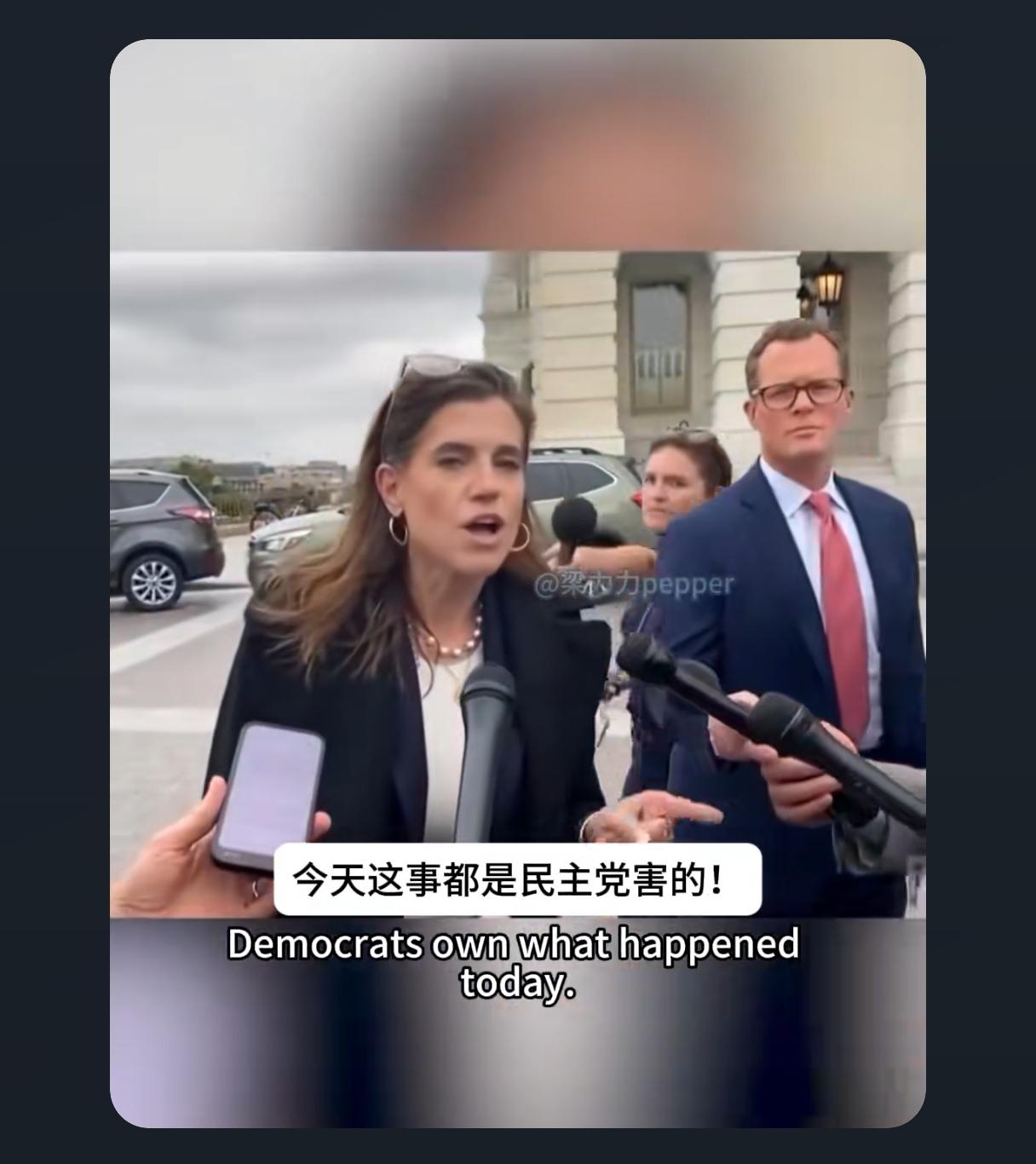 查理·柯克的去世，又演变成了政治大秀，或者说政治大戏。共和党议员南希.梅斯第一时