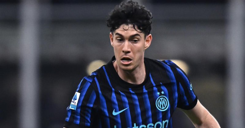 📢据《米兰体育报》报道，巴斯托尼能否出战佛罗伦萨存疑，目前情况并不乐观。球队