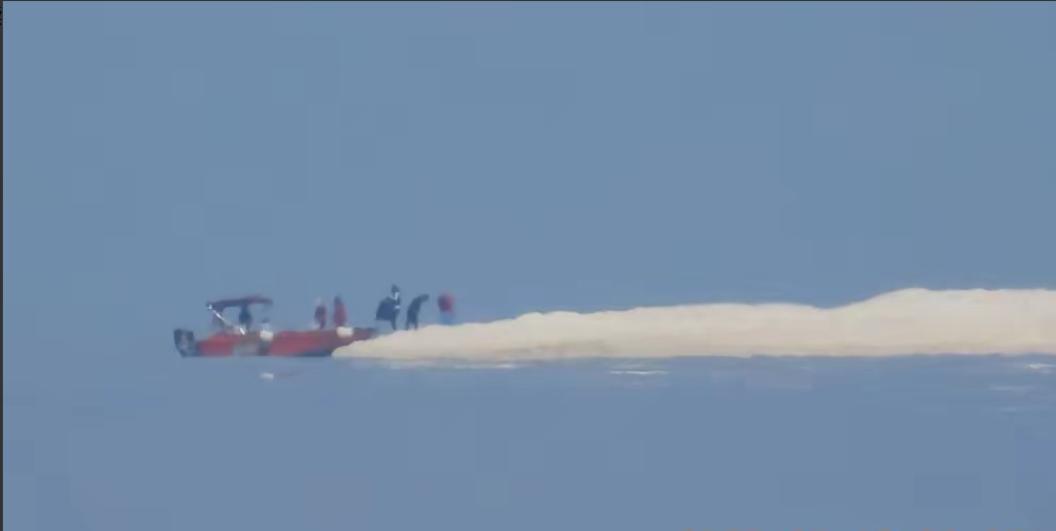 防空炮已经打开雷达，随时可以击落！5月16日，中国科考队登陆铁线礁进行考察和取