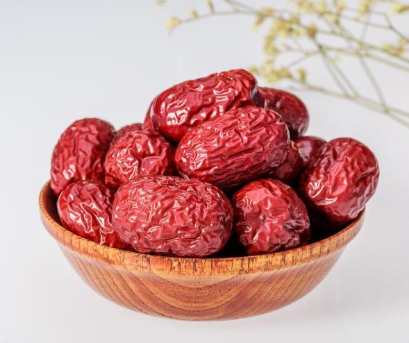 红枣再次被关注！医生研究：癌症患者吃红枣，不过多久或有6变化红枣，看起来只是