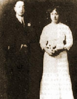 1925年，董竹君已接连生了4个女儿，为了满足丈夫要儿子的心愿，冒死怀上第5胎，