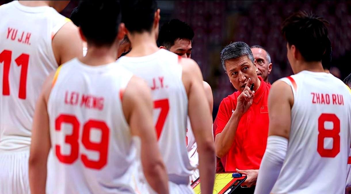 中国男篮输韩国，真以为不行了？你听听对手队长陈盈骏怎么说，一句话点醒梦中人，日本