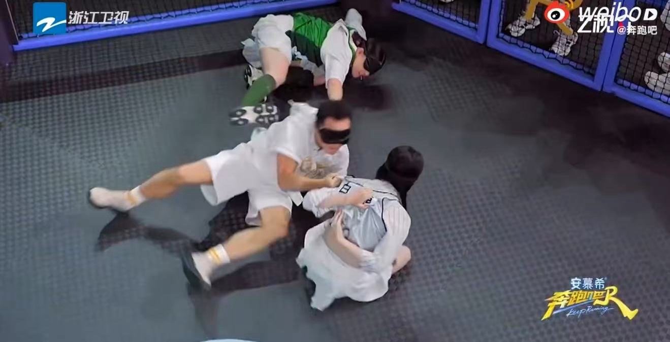 跑男本季最激烈撕名牌跑男这波撕名牌看得人热血沸腾！全员拼尽全力的样子太燃了，每