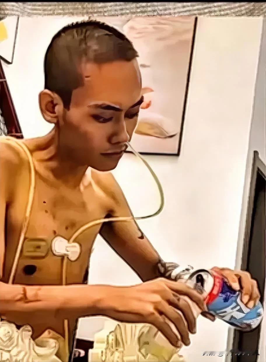 四川的陈强今年三十二岁，被诊断出肝癌晚期后，他决定放弃治疗。那天下着细雨，他抱着