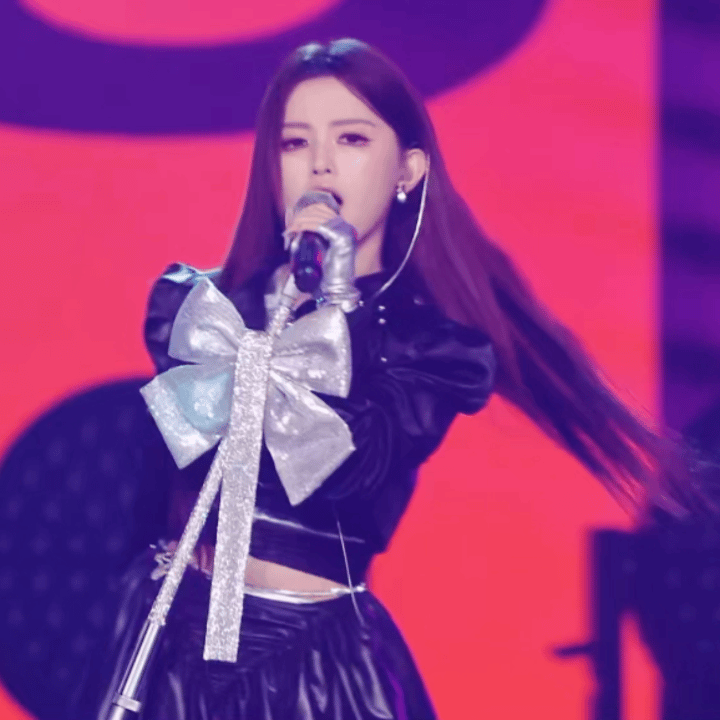 这次的音综舞台，杨超越简直是惊艳了！完全不觉得她是之前那个综艺节目中的萌妹子了，