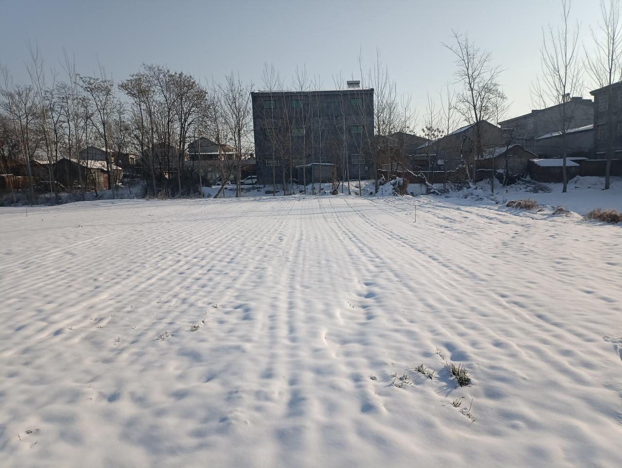 想说两句。前几天因为大雪的原因，有的学校放假了一至两天。其实，也是为