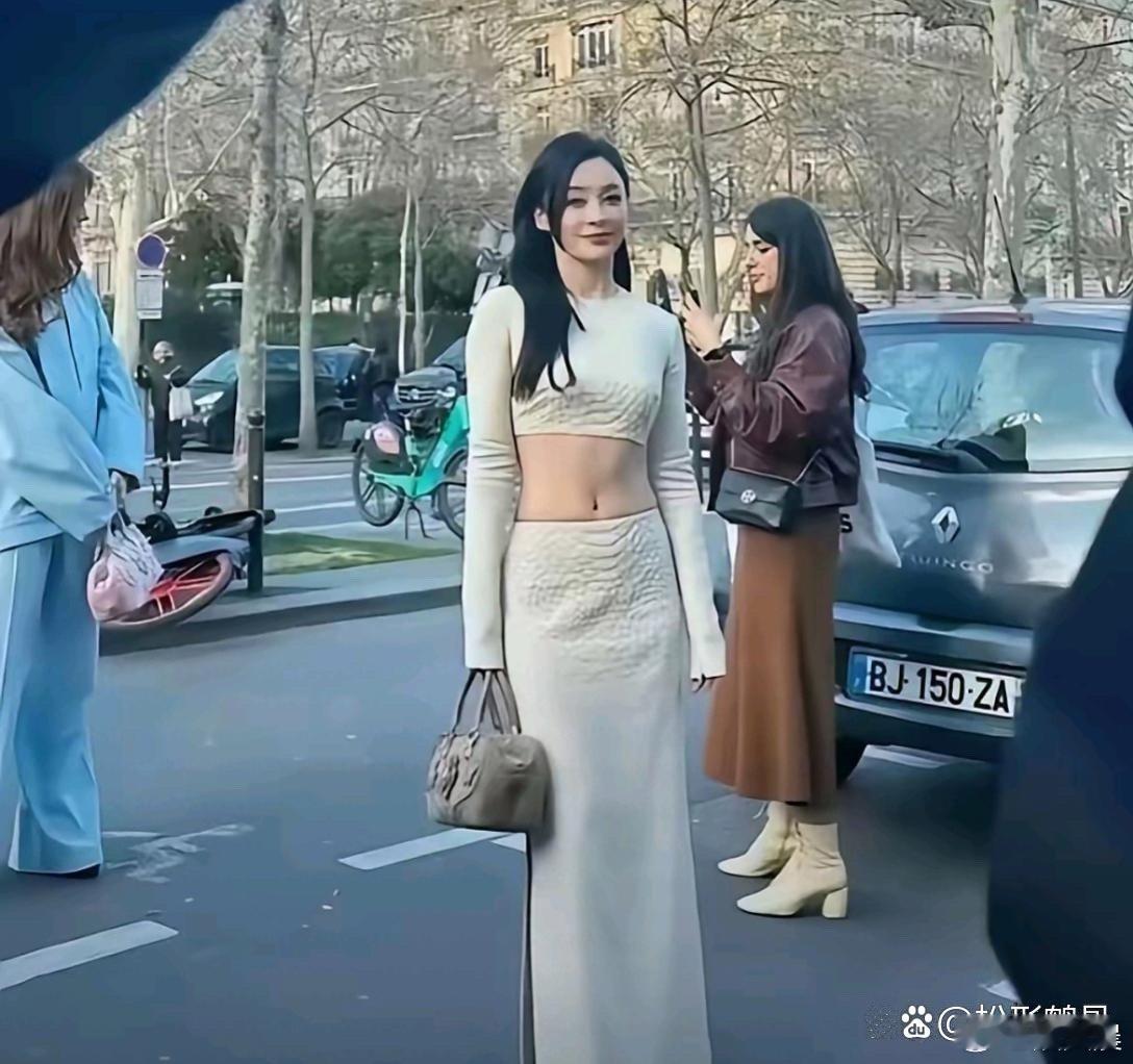 袁姗姗的身高也太优越了！妥妥的高挑身材，视觉冲击力拉满，真的老么高了～