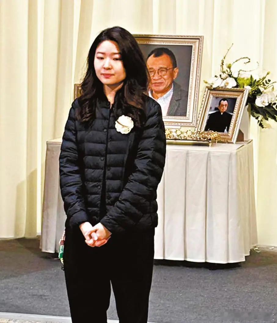 看了许绍雄女儿我终于明白了为什么要多生孩子了许绍雄只有一个宝贝女儿，今天他的追悼