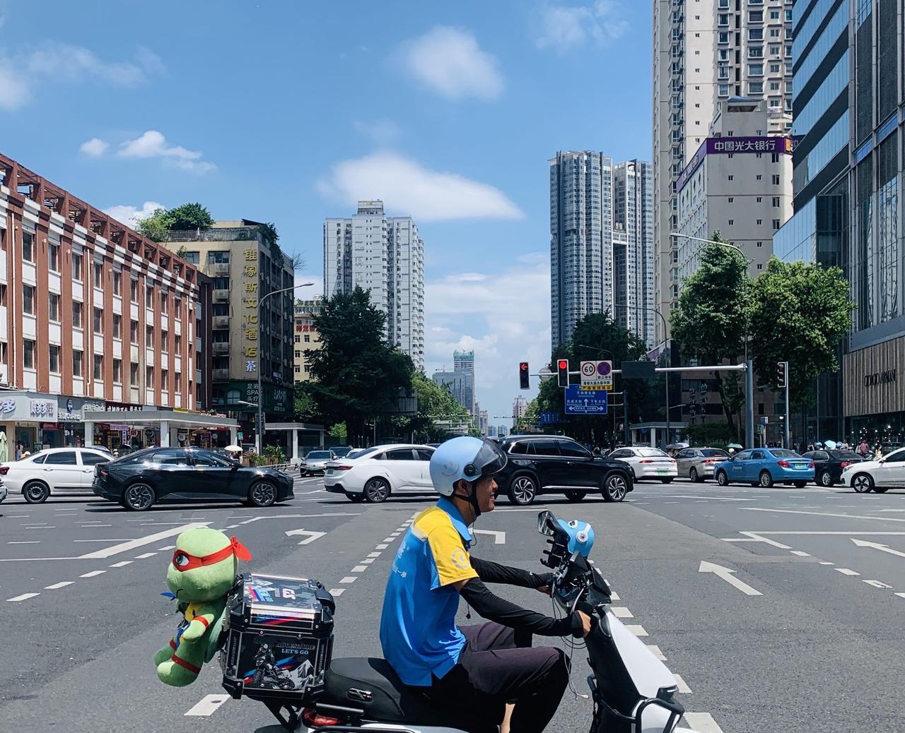 成都已连续3天发布高温红色预警信号，预报还要继续热3到5天，这如何是好？成都市