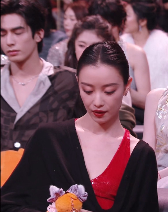 倪妮红色太美倪妮白到反光微博之夜