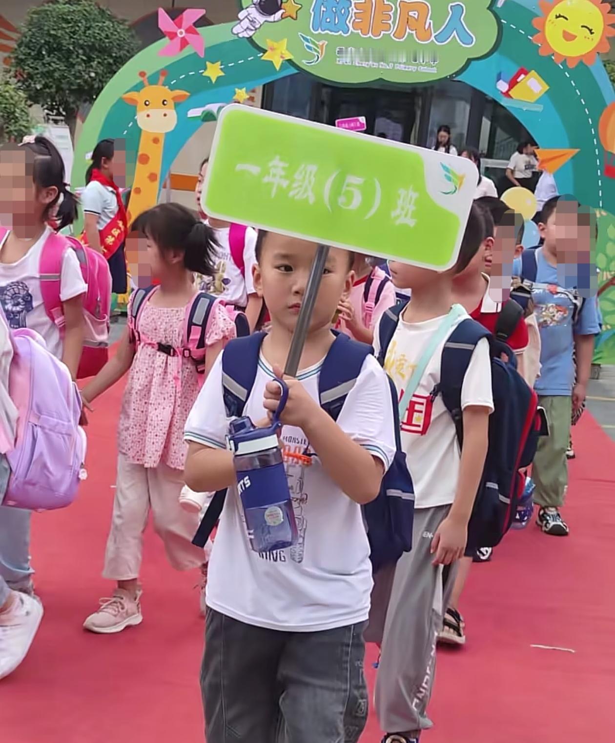 痛心！安徽9岁男孩董俊呈去世了，仅仅因为小腿侧面偶尔疼痛确诊，而且当时也不严重，