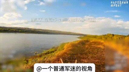 康斯坦丁诺夫卡以南，乌军使用自制木筏为克莱班.贝克水库南岸地区的守军进行补给，因