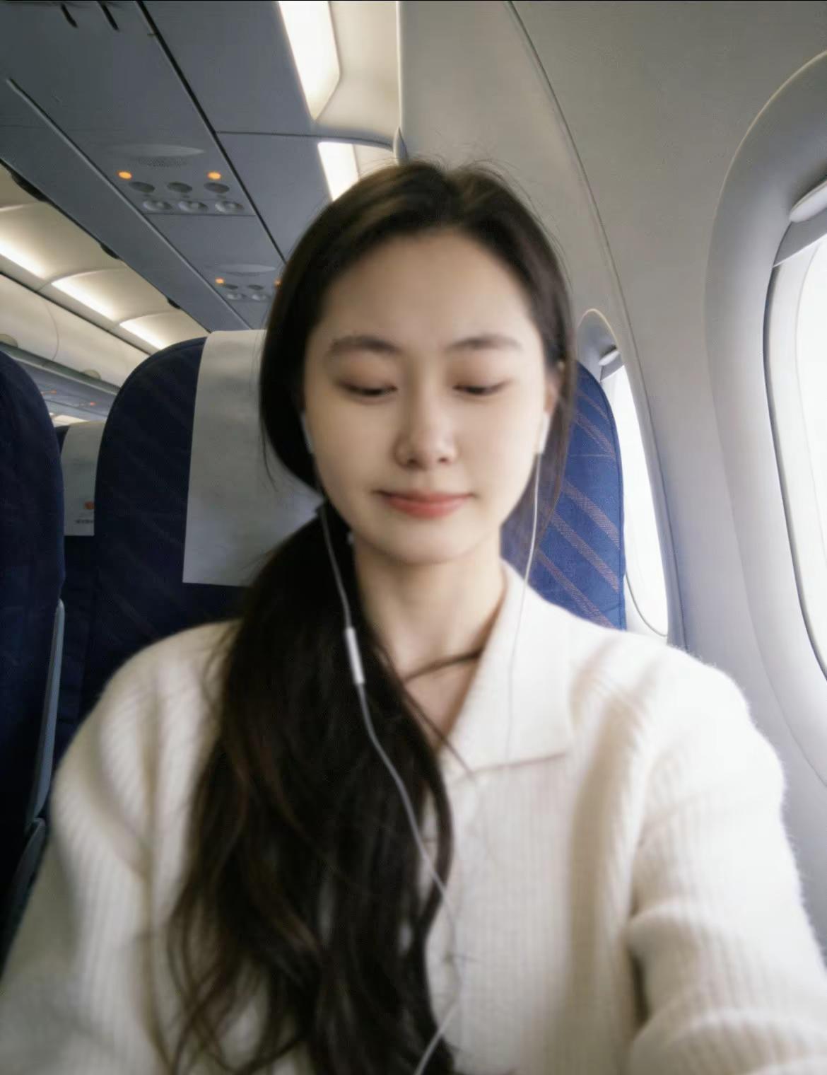 能够握紧的就别放了。机上穿搭飞机上的穿搭灵感