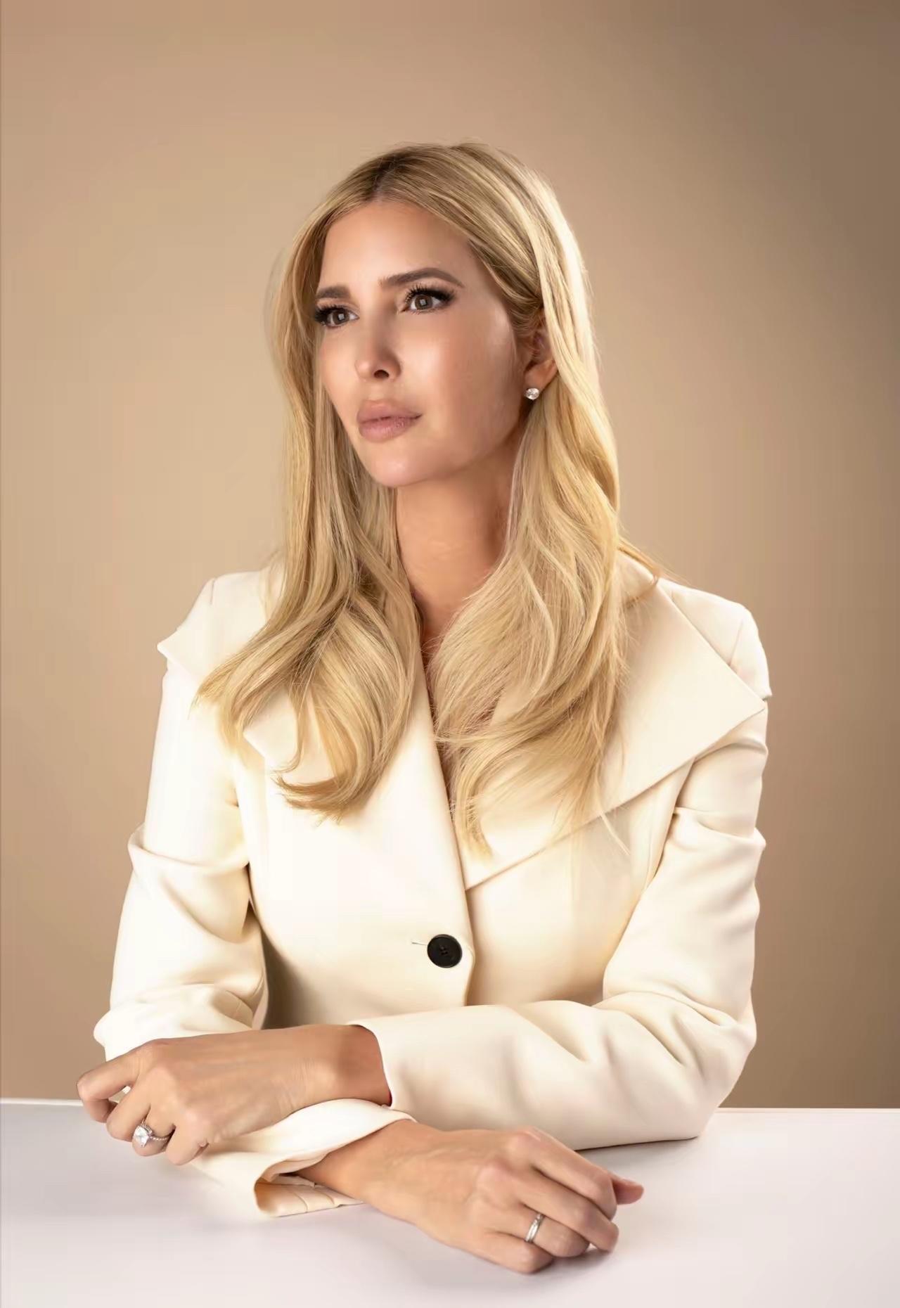 特朗普女儿突然用中文喊话，绝不是一句拜年那么简单！当地时间2月17日，伊万卡