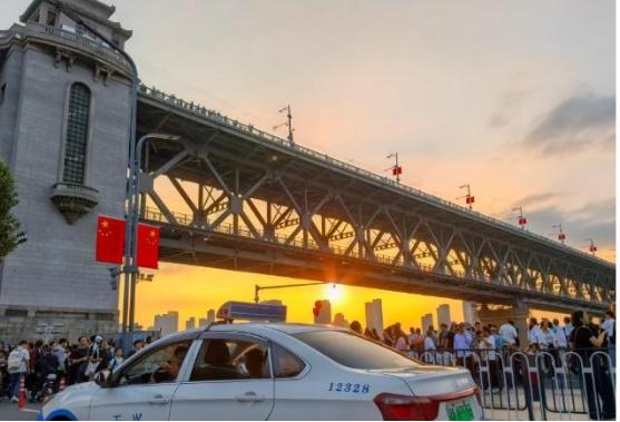 中国发展到了什么程度？ 说白了，中国现在的发展程度，就是把人类历史上最奢侈的