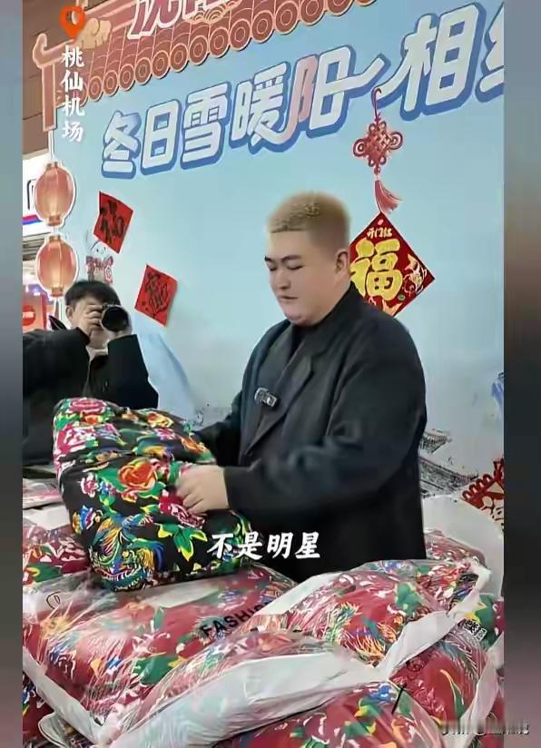 赵本山的儿子赵大牛确实牛了一把！人们眼里看到的赵大牛，每天穿着名牌，手里