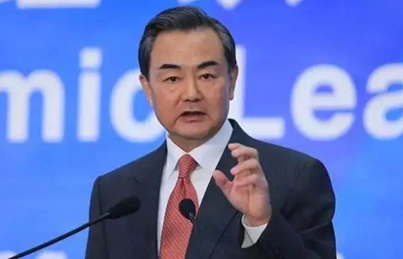 当着中国外长王毅的面，日本外相给中国提出三个难题！当地时间7月10日