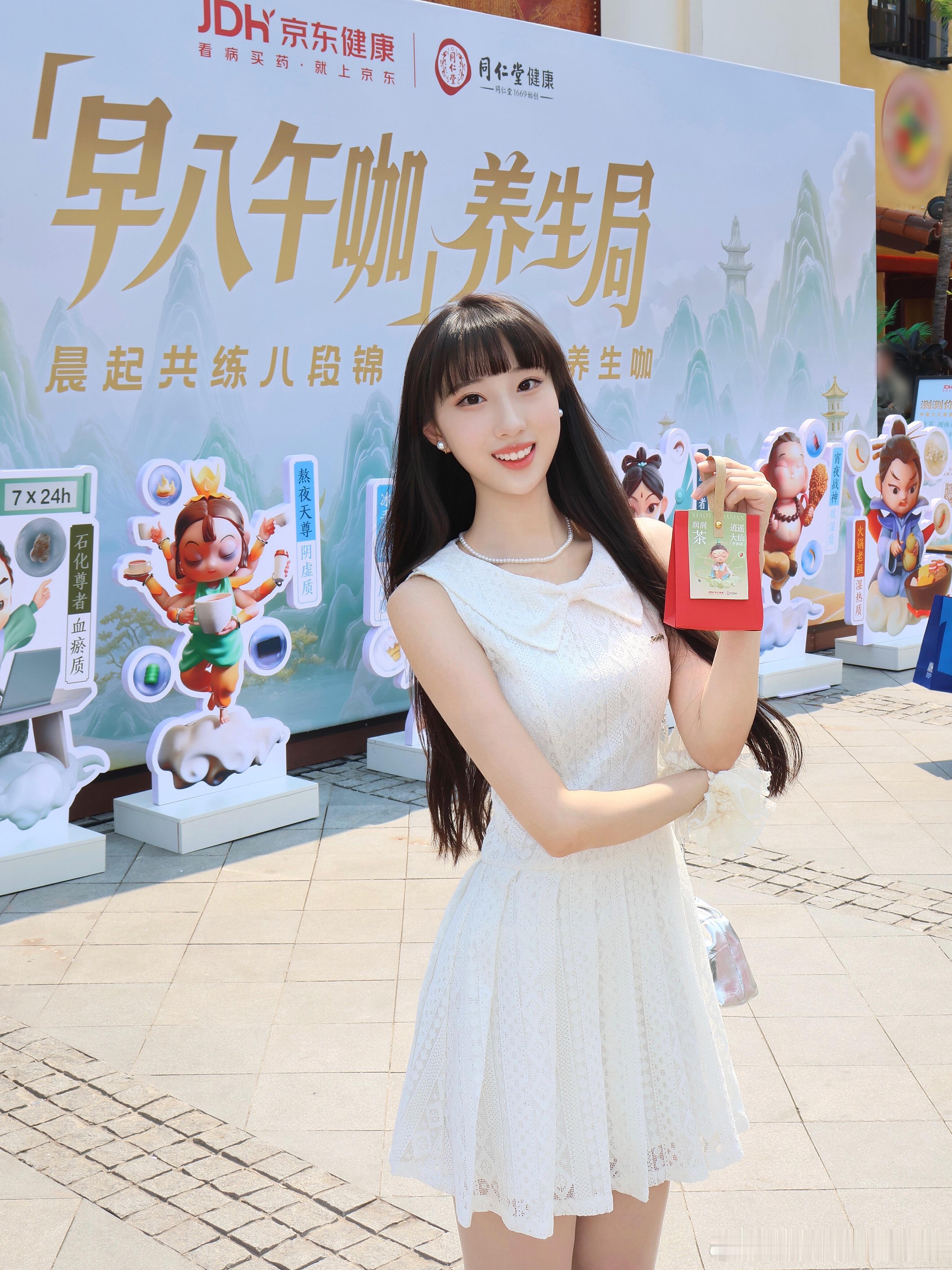 最近很流行0d超薄丝袜与细带凉高的穿搭～​​​