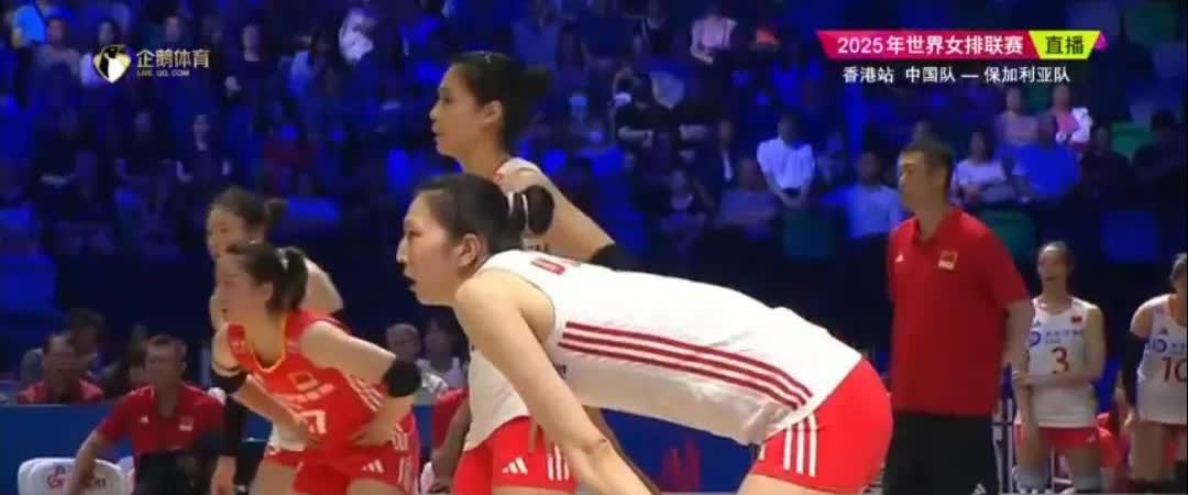 张籽萱传主攻常见错误：决胜局，自己很清楚看见波兰两个拦网手（一个接应一个副攻）站