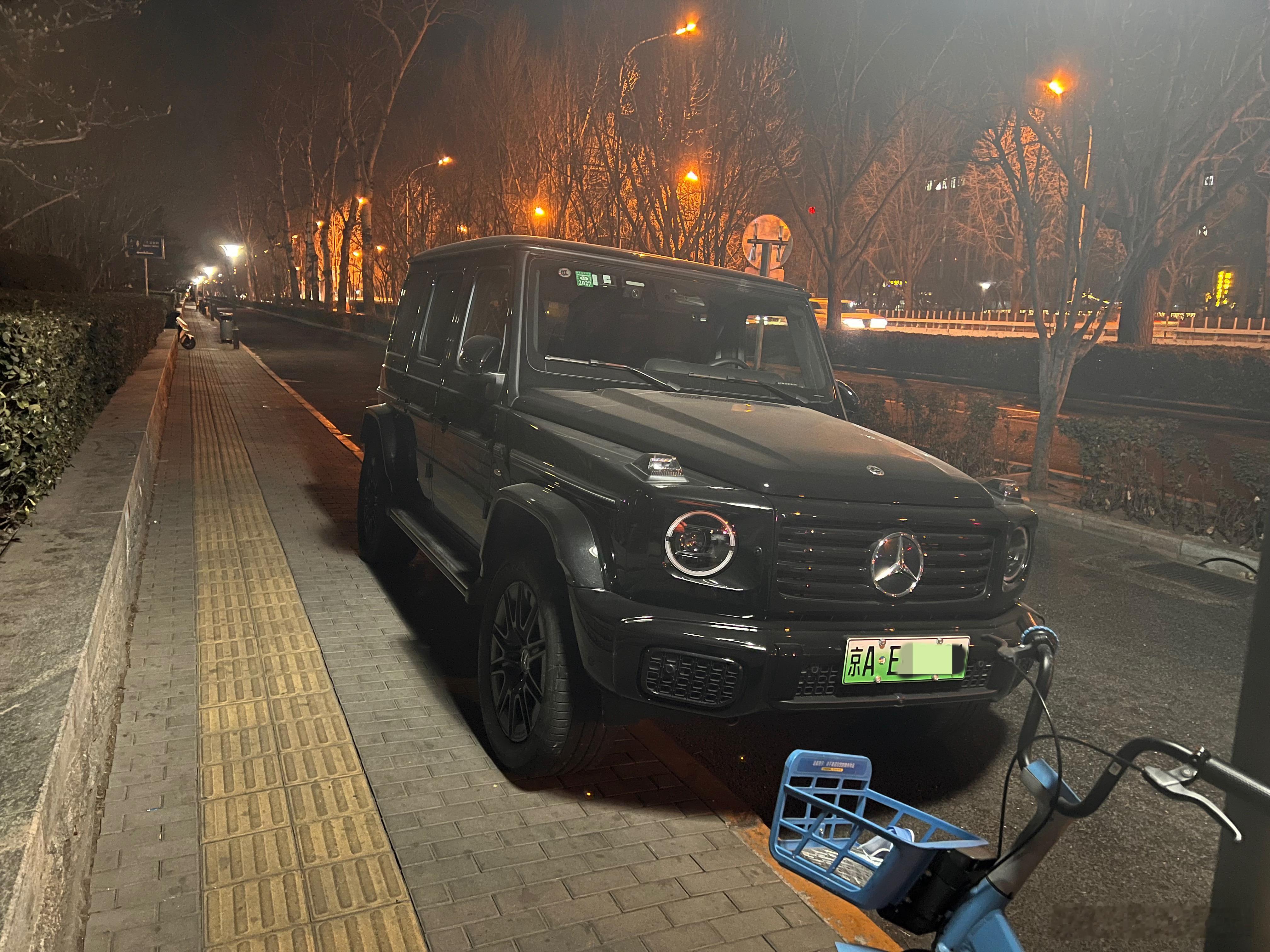 一个停得并不行的……纯电大G？？？还真有人买啊……妇科聊汽车常识