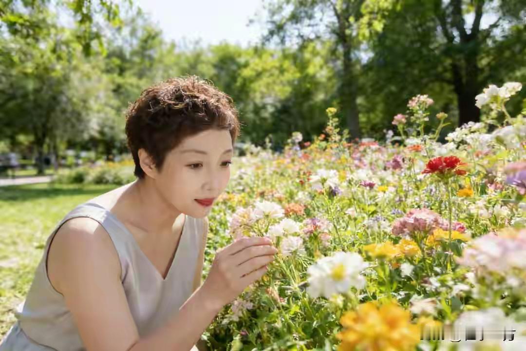 50岁女人坦言：让男人抱抱，从不是依赖，而是藏着3种生理刚需50岁女人坦言：让