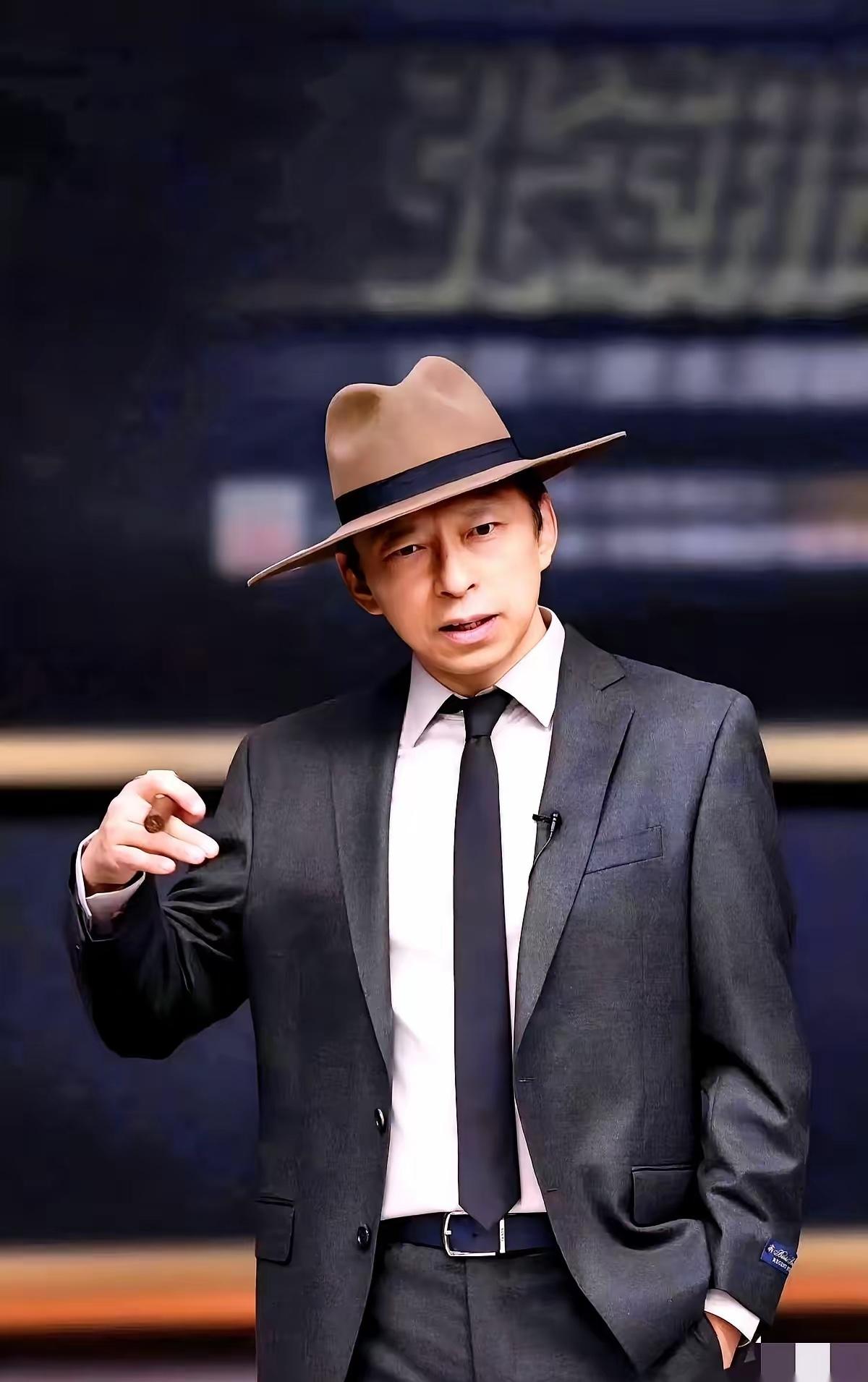 我今天才知道，张朝阳当年创业，不是吭哧吭哧攒钱的。一个朋友，直接拍给他100万美
