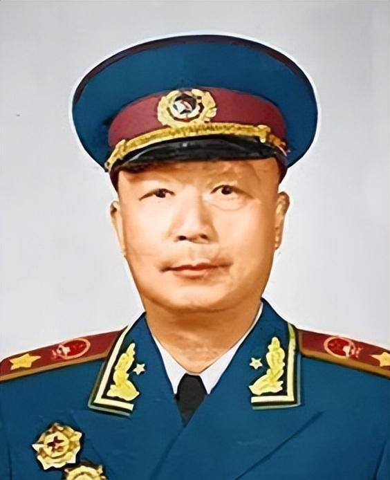 1949年，周总理请示阅兵总指挥人选，毛主席说：他曾四次救我于危难，我非常信任他