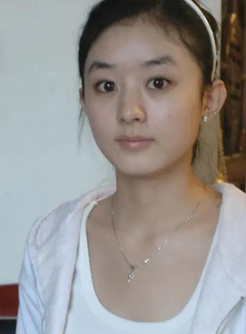 毁人者还要装圣母。赵丽颖，这位备受瞩目的演员，因一句略带情绪的回应网络流