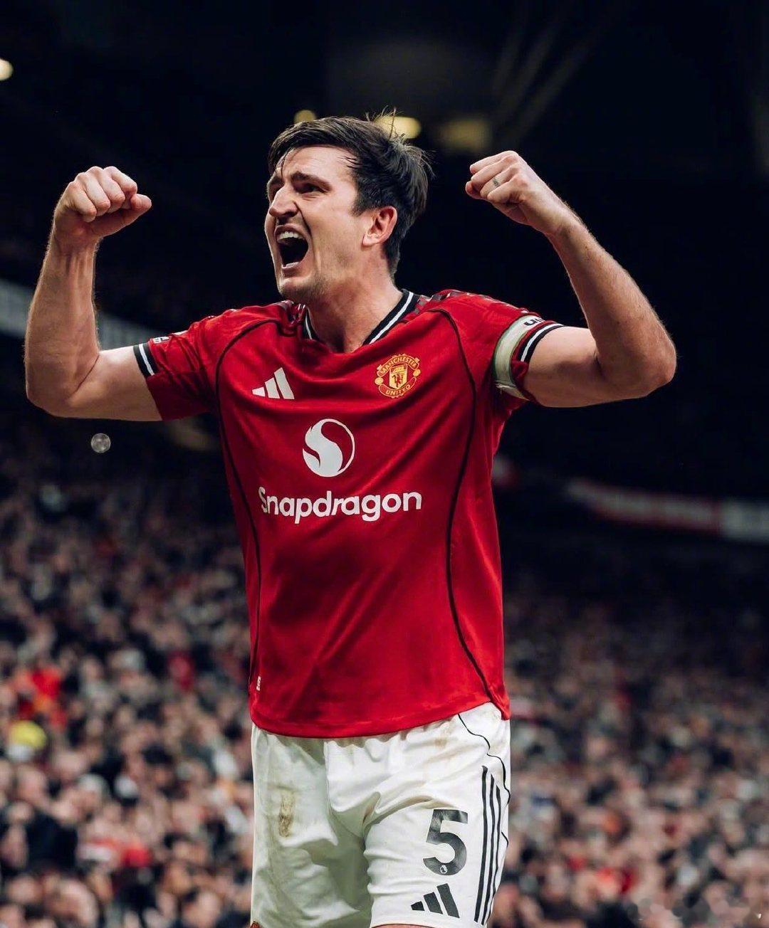 【他留下】《邮报》：卡塞米罗已经确定在本赛季结束合同到期后离开曼联，另一名同样是