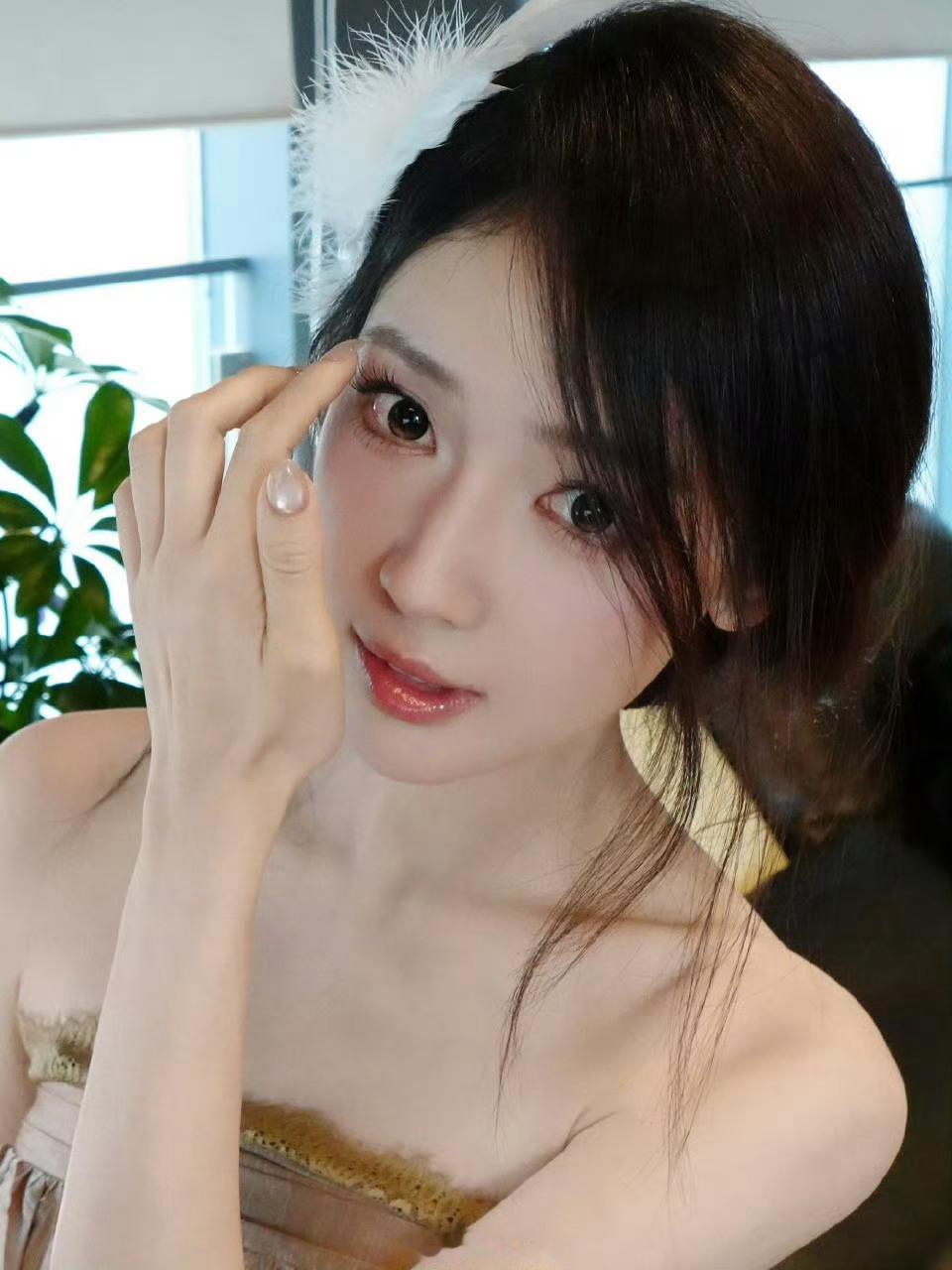 秦牛正威承认整容了敢于承认自己整容了本来就很厉害了想变美并没有什么错自己开