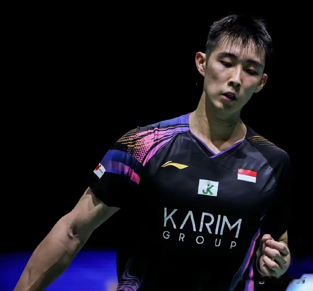 刚刚结束的一场印度羽毛球公开赛男单1/4决赛上演了世锦赛冠军间的对决，结果，近期