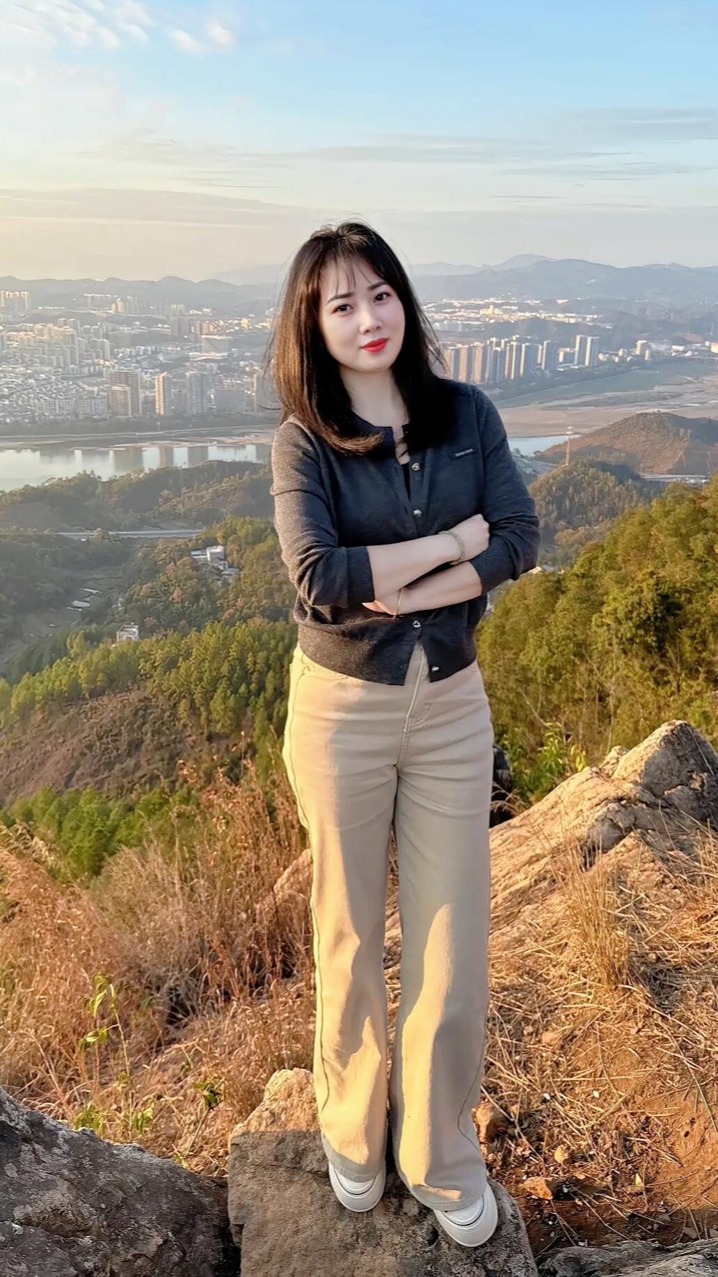 今日阳光正好，微风轻拂，思绪飘远。生活的小确幸，藏在每个不经意的瞬间。记