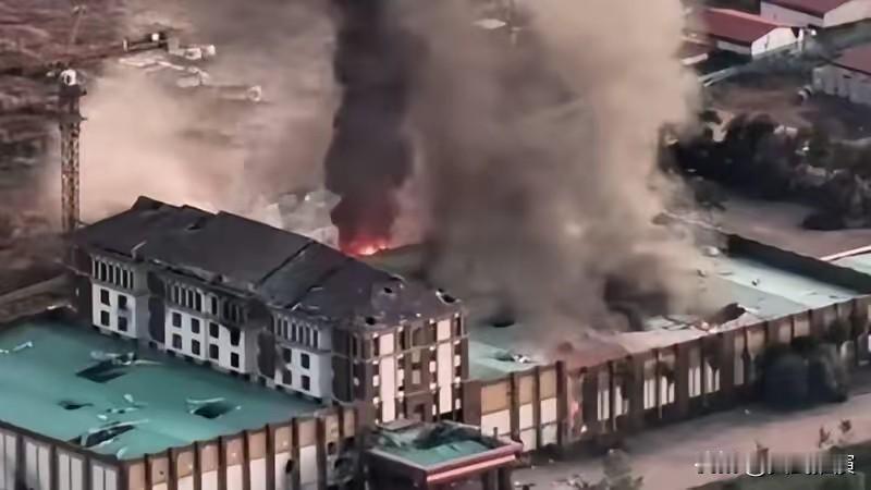 泰国第2军区坦克部队，已经杀入柬埔寨边境武里南府班克鲁阿县大型诈骗基地！泰国