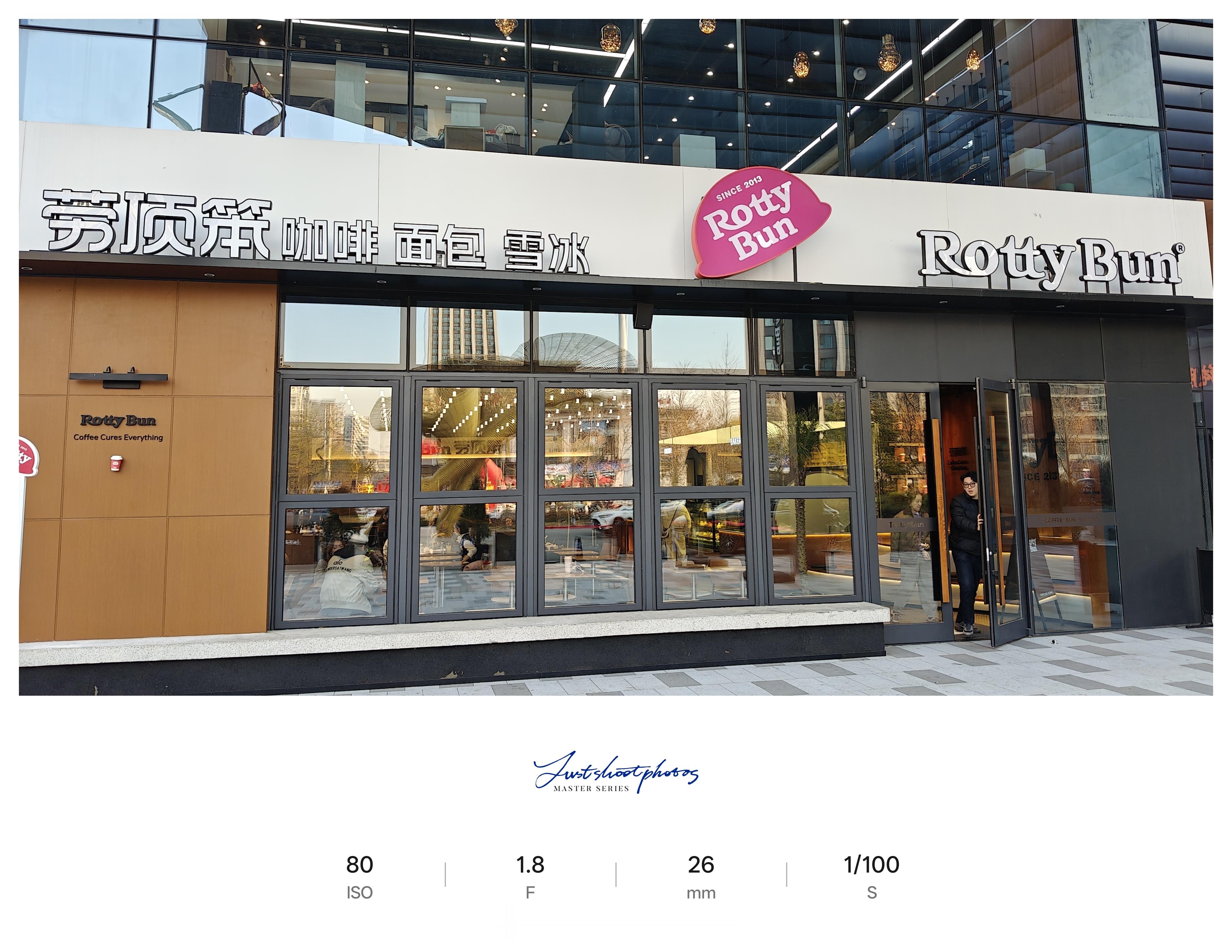 下午茶𝘁𝗶𝗺𝗲没有文案，只想续杯🥤