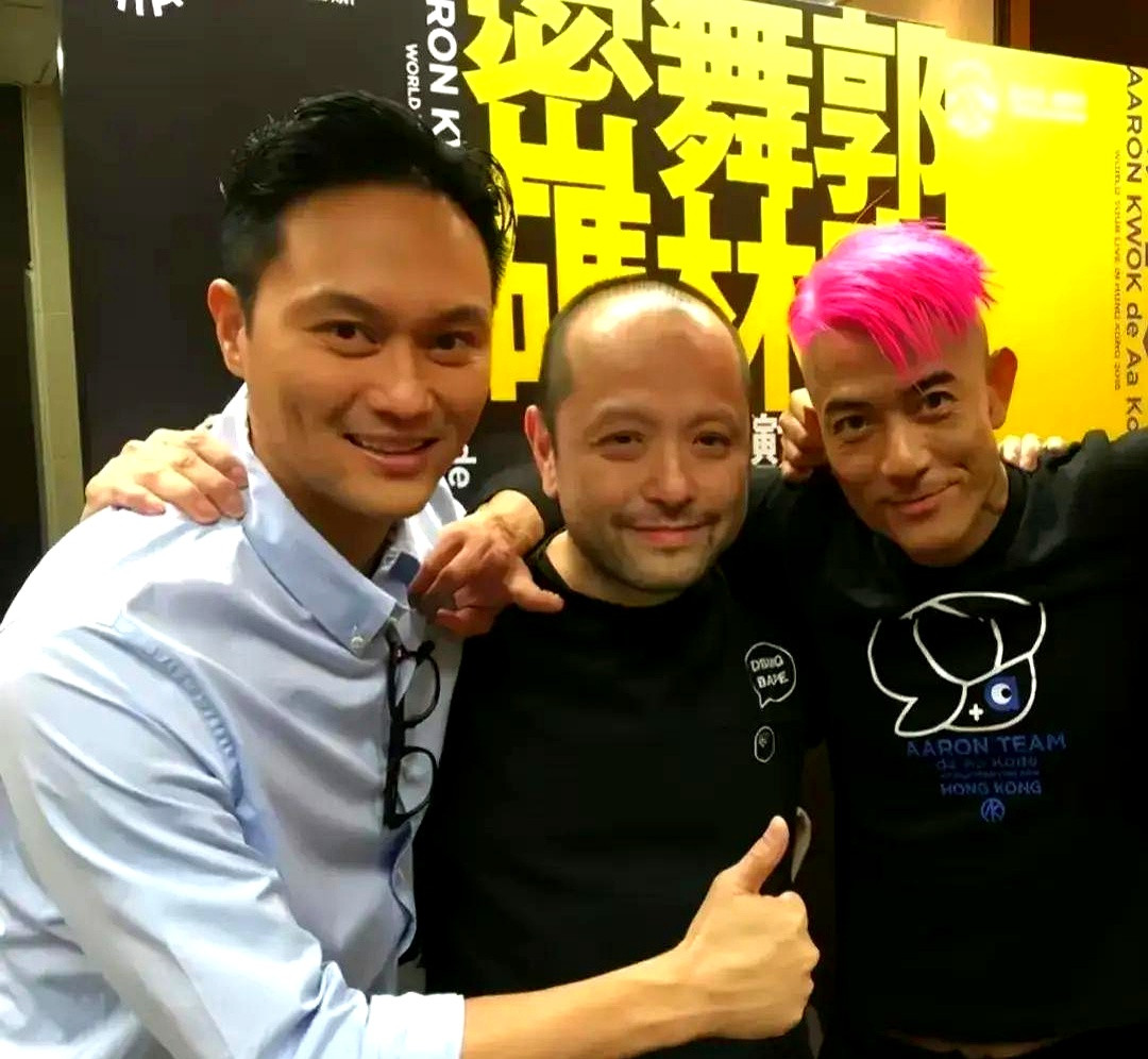 有网友在香港大学食堂偶遇郭富城和张智霖，俩人在普通食堂大快朵颐，接地气得就像身边的老友。这俩人的交情