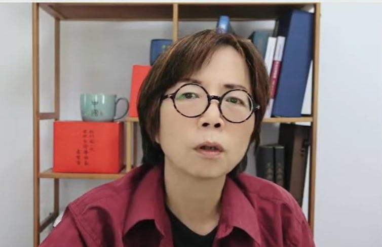 黄智贤：“台湾是一个正常的社会”。黄智贤8月26日在节目中称，台湾是一个“正常的
