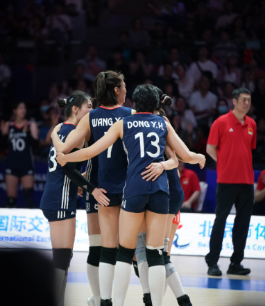 中国女排3-1哥伦比亚，球员评分如下1，李盈莹（90分）发球攻击性强，首局