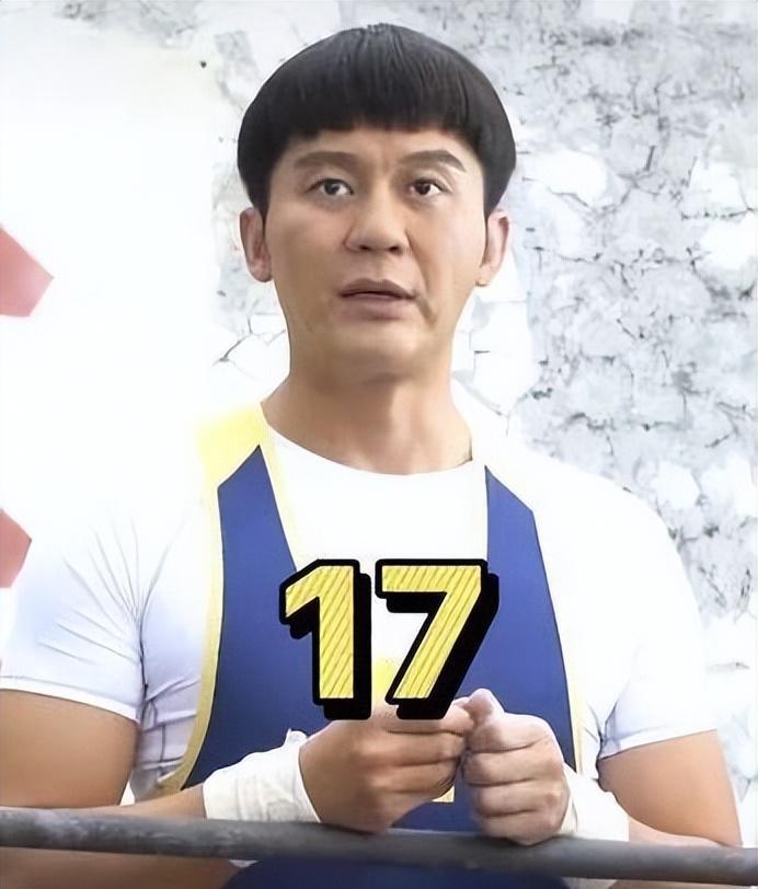 嘿哟，你瞧瞧，都50岁的李晨啦，还靠着“大黑牛”这个人设，在《跑男》的通