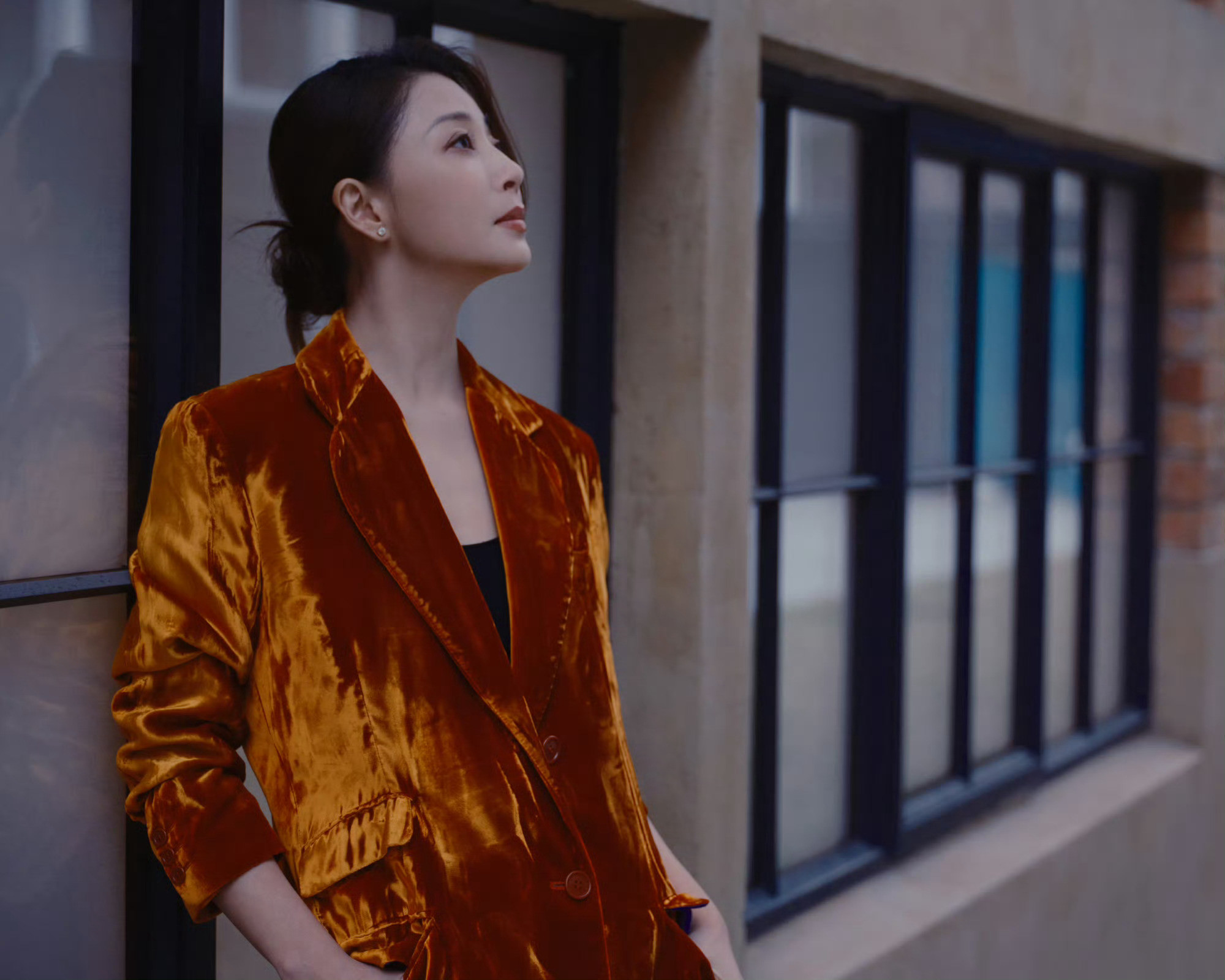 殷桃光影写就风格，东方脉络定格独特魅力。上城士非遗巡游展一切从东始