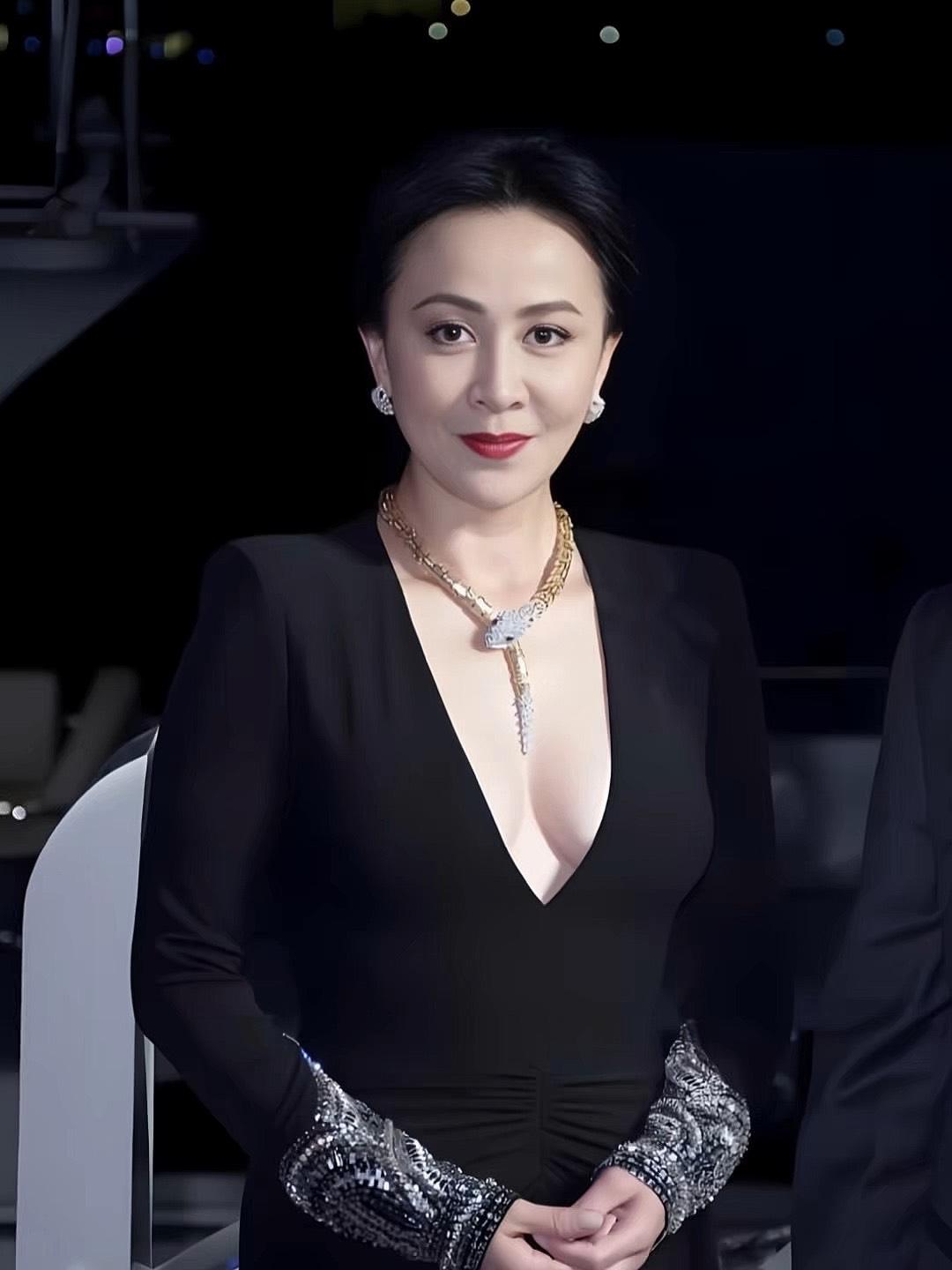 明星和普通人的家庭观念差异真的好大。你看刘嘉玲和梁朝伟，一个住东京，一个住上海，