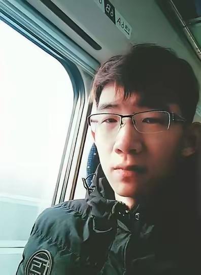 北大学霸刷题130000道！笔记本堆200厘米高！逆袭从568名到状元！从倒数