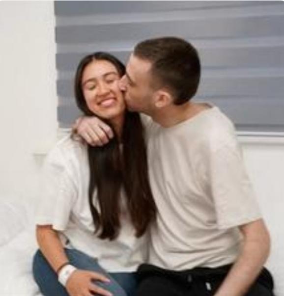 华以混血女孩亚诺与以色列男友分手，他们战胜了绑架和生离死别，却败给了自己心中永远