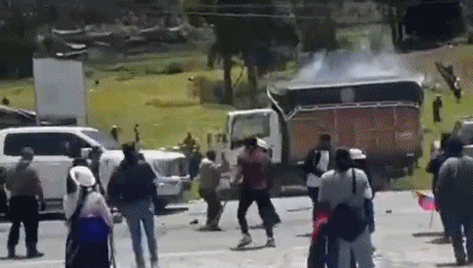 总统遇袭，500人围攻专车！现场发现弹孔，5人因恐怖主义罪被捕今天一早看到新