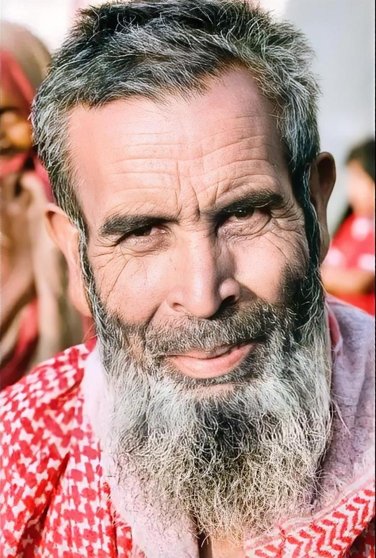  亚洲这一奇怪现象：挨着中国的小国，为何个个都挤上亿人口？打开亚洲地图就能