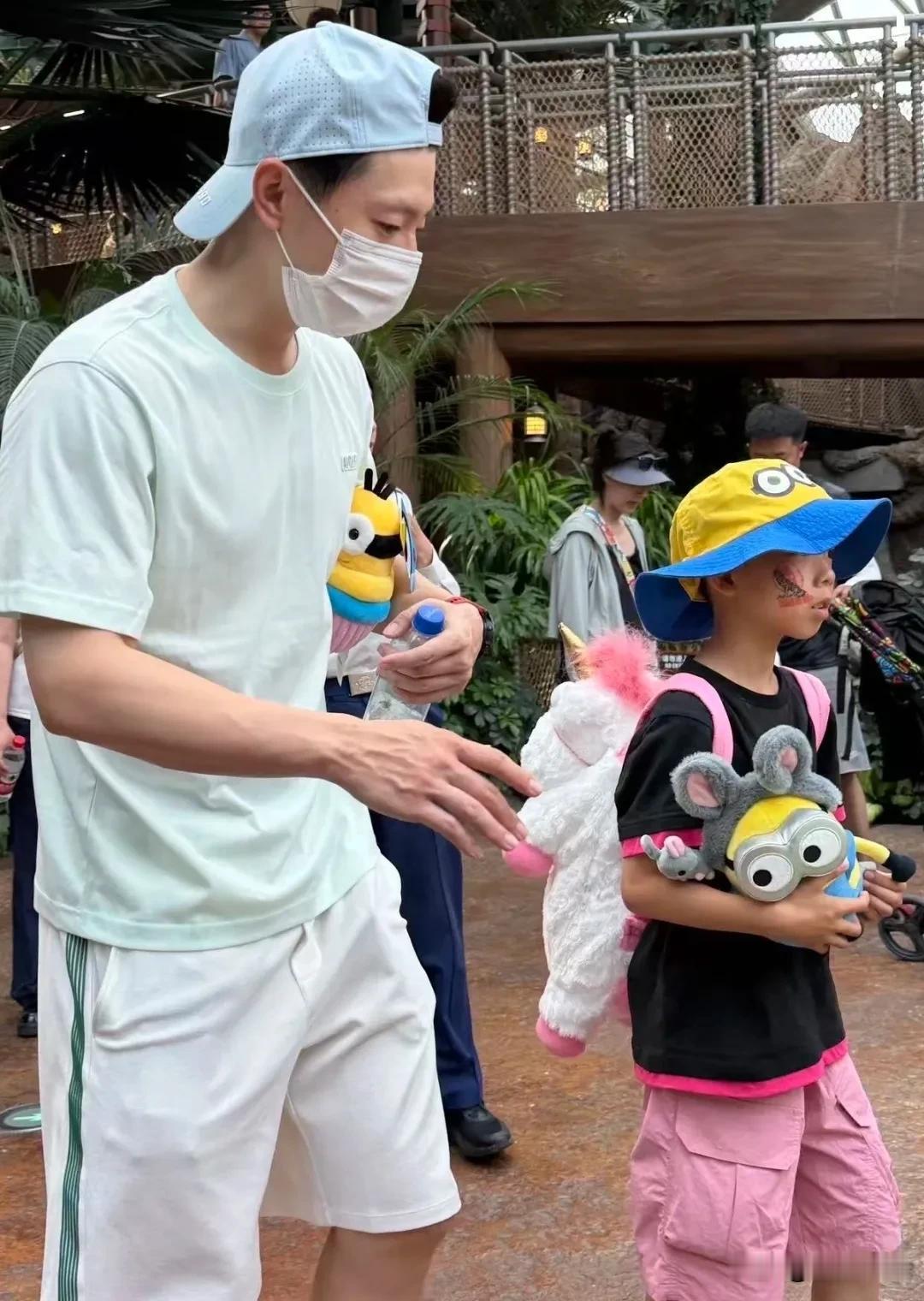 到底是运动员出身，马龙真的是高精力男生啊，上午带着孩子参加斯巴达比赛，下午夫妻俩