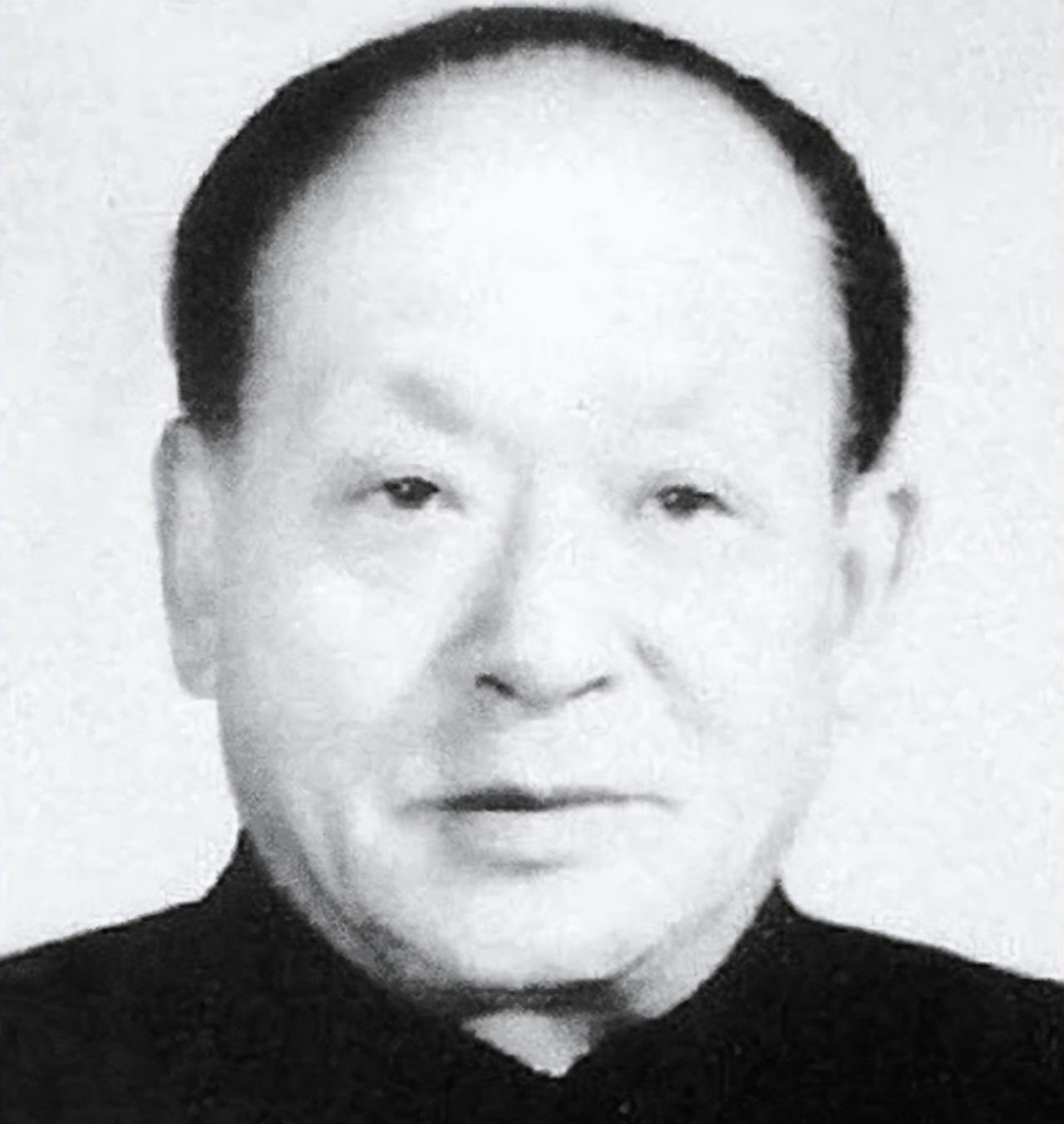 1957年，毛主席视察武汉，得知救过自己性命的王盛荣只是一个副处长，勃然大怒，当