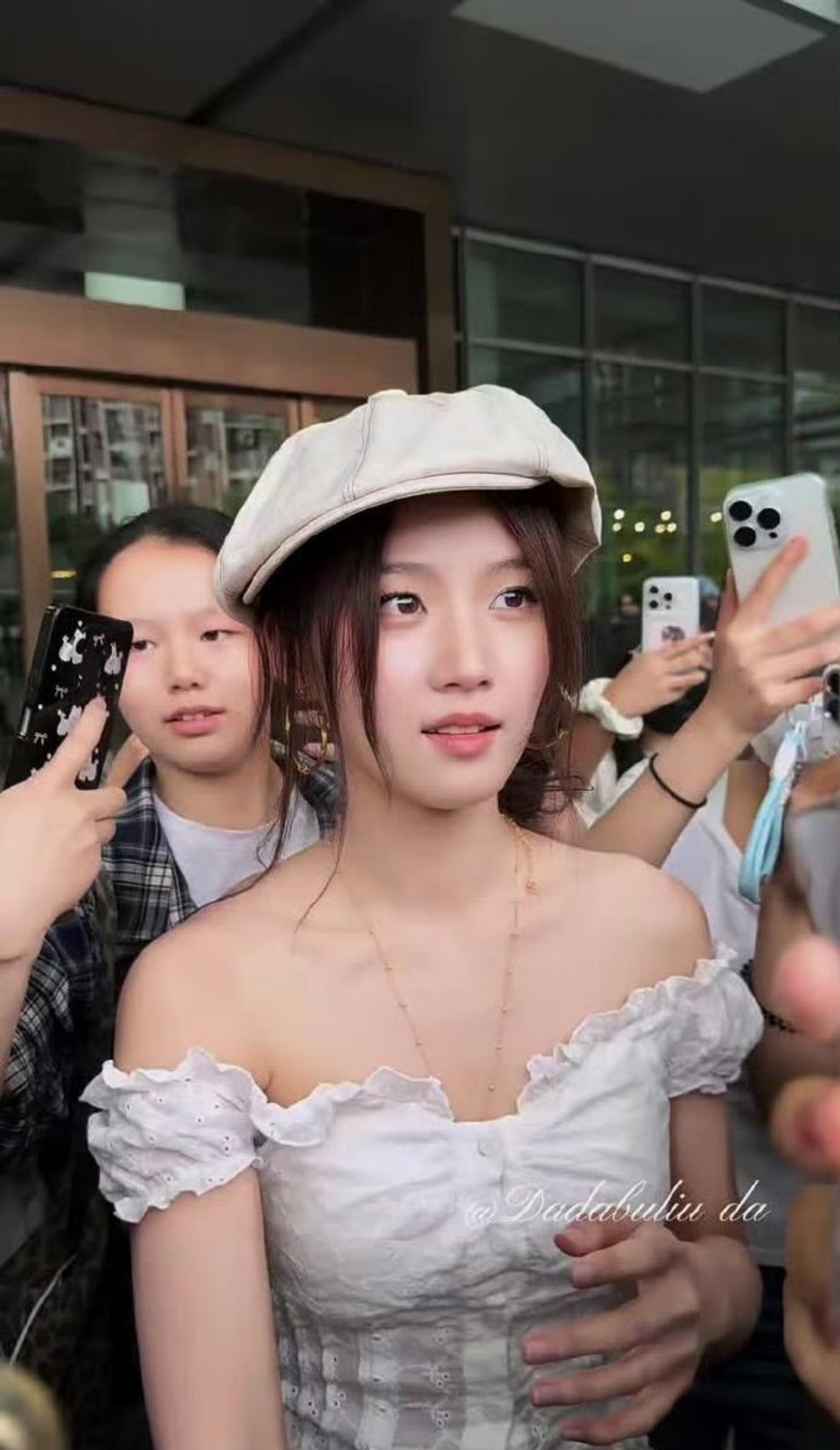 卢昱晓戴贝雷帽好可爱像是在画室遇到的温柔学姐​​​