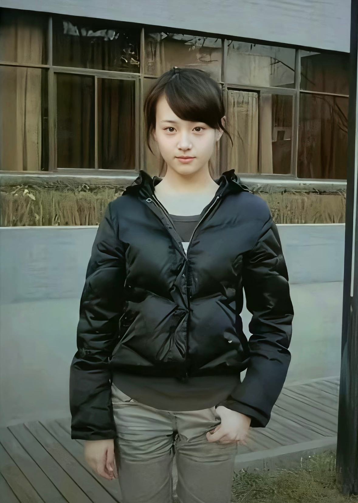 谁懂这张特别像我见到的那些还没长开也完全不打扮身边漂亮的小女孩子…..​