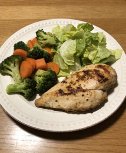 减肥1个月  已掉10斤。早餐鸡蛋牛奶，午餐鸡腿蔬菜鸡胸肉，晚餐不吃主...