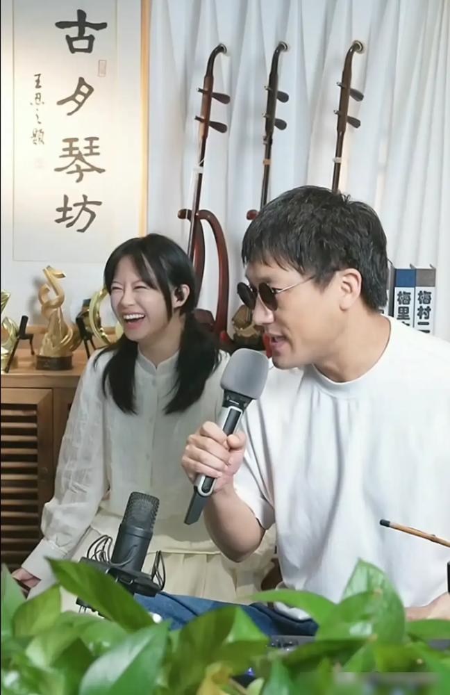 “钱我付了，你们这帮显眼包，就哭晕在厕所吧！”网红嫄嫄直播间一声吼，上万人听得明